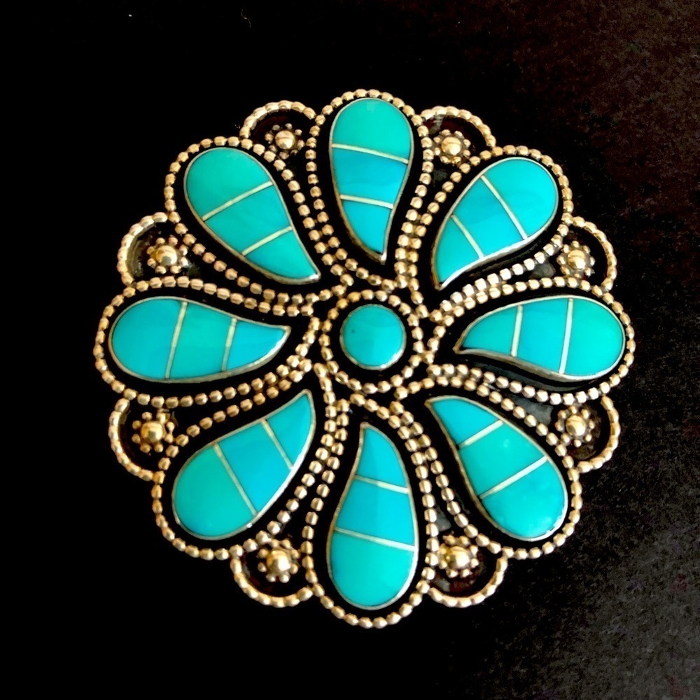 Turquoise Inlay Pendant or brooch. Zuni Susie Lowsayatee jeweller